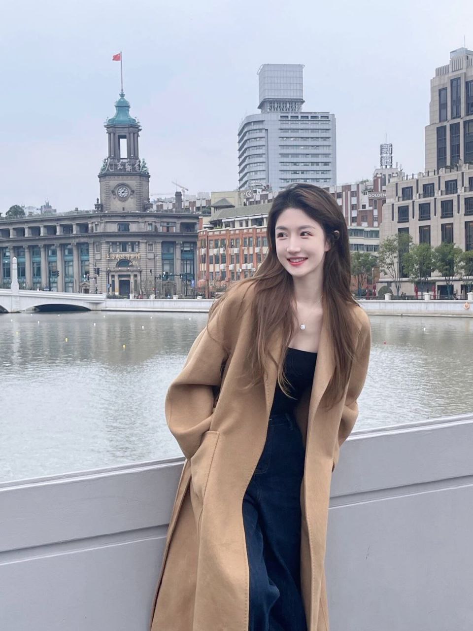 晚上进了女小娟的身体